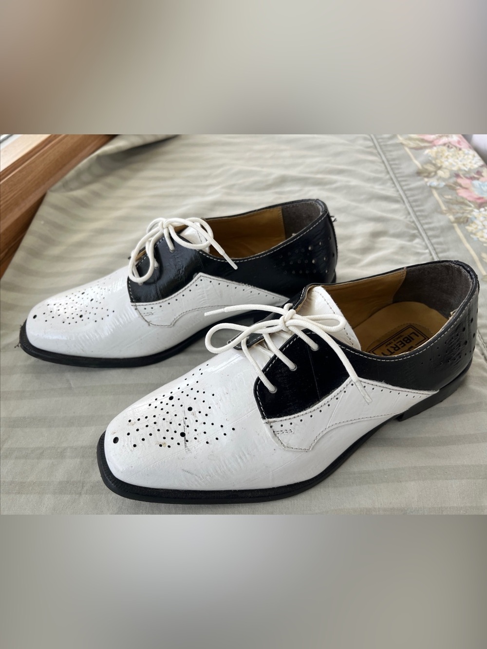 Women's Classic Black & White Shoes By LIBERTY US Sz 5